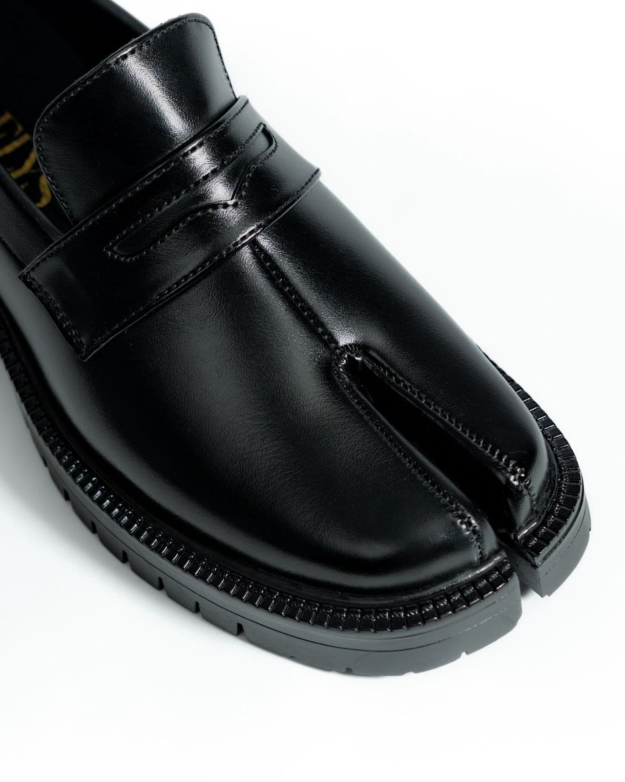 ELYS Tabi Matte Black